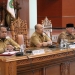 RAPAT KOORDINASI: Bupati Kutim Ismunandar,  Wakil Bupati Kutim Kasmidi Bulang, dan Sekda Irawansyah sedang memimpin rapat koordinasi.(DHEDY/SANGATTA POST)