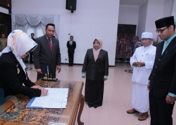 Lantik  17 Pejabat Eselon dan Fungsional, Neni Minta Tingkatkan Kinerja