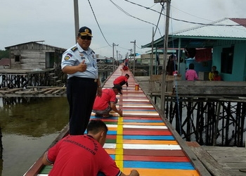Jembatan Selangan Dicat Warna-warni