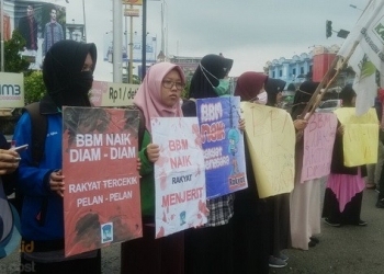 Mahasiswa Gelar Aksi Tolak Kenaikan BBM 