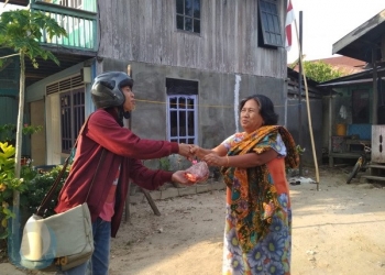 Melihat Aksi Awak Media Kutim (AJKT) Berbagi Daging Kurban