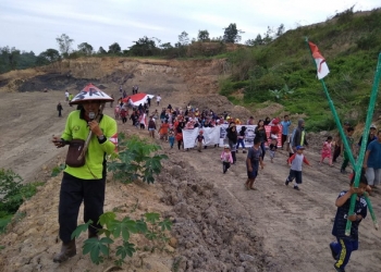 Peringatan Kemerdekaan di Tengah Himpitan Tambang 