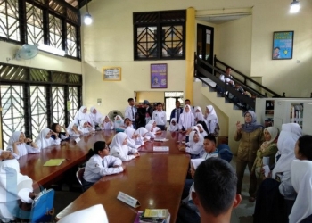 Nasib Siswa SMA 16 Terkatung-katung 