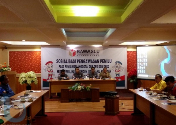 Bawaslu: Turunkan Sendiri, Atau Kami Tertibkan