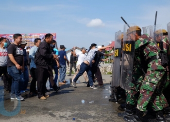 Kantor KPU Diserang Massa