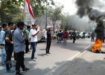 Alphad dkk Didesak Mundur 