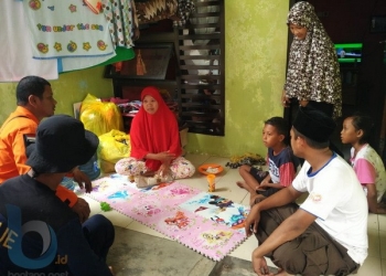 Penuhi Kebutuhan Pendidikan Setiap Anak, Berikan Bantuan Seragam dan Pengobatan 