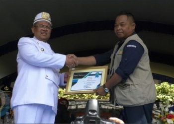 Pemkab Bagikan 100 Sertifikat Penghargaan