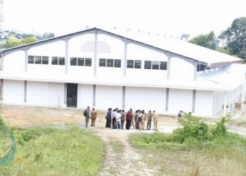 Warga Keluhkan Banjir Selutut Dewasa