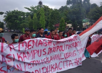 Tolak Politik Praktis Masuk Kampus, Mahasiswa Untag Gelar Aksi dan Pencopotan APK