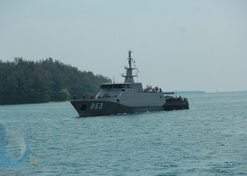 KRI Tatihu-853 Berlabuh di Bontang