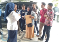MENGADU: Buruh yang tergabung dalam F Bu-Pela Indonesia mengajukan surat aduan kepada DPRD Samarinda karena merasa tidak mendapatkan upah sesuai UMK.(DEVI/METRO SAMARINDA)