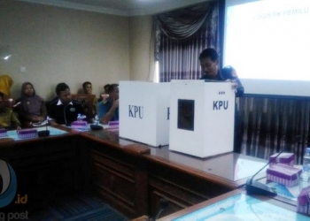 KPU Sosialisasi Kotak Suara Kardus