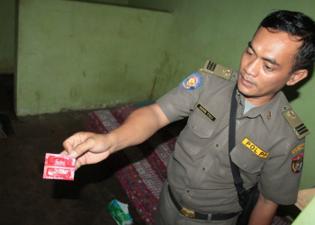 Satpol Obok-obok Warkop Mesum