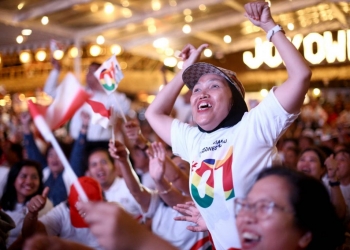 Nobar Debat Capres, Pendukung Paslon 01 dan 02 Duduk Bareng