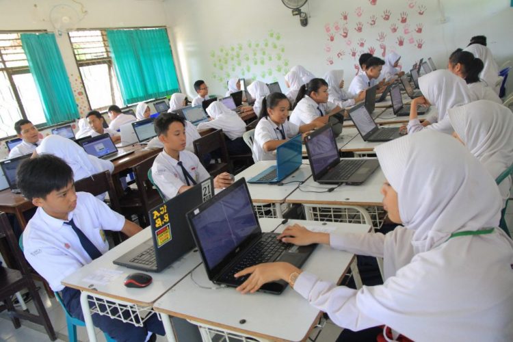 SIAP UJIAN: Sebanyak 27 SMP dan MTs, negeri dan swasta, akan mengikuti  UNBK  April mendatang. DOKUMEN/KALTIM POST