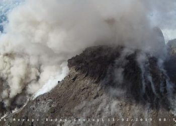 Gunung Merapi Luncurkan Awan Panas, Pemdes Siapkan Barak Pengungsian