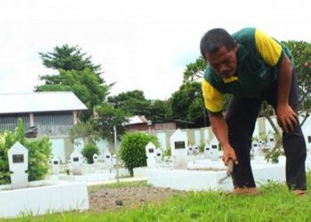 Kisah Mistis PNS Penunggu Makam Pahlawan, Pernah Digaji Rp 75 Ribu