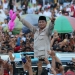 DISAMBUT MERIAH: Prabowo Subianto saat menyapa pendukungnya di GOR Segiri, Samarinda, kemarin.RAMA SHITOANG/KALTIM POST