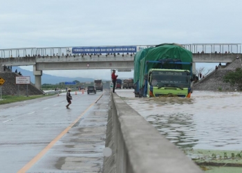 Jalan Tol Ngawi Kertosono Terendam