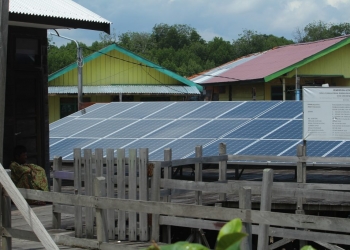 Sepuluh Aki PLTS Gusung Rusak