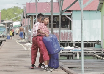 Tihi-Tihi Krisis Air Bersih, Andalkan Air Hujan untuk Mencuci