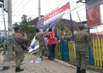 Ribuan APK Dicopot, Bawaslu Lakukan Penertiban hingga Masuk Gang