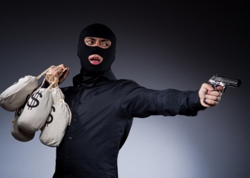 Merampok Bank dengan Traktor