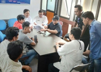 Disnaker Bontang memfasilitasi PT Budi Bakti Prima dengan 38 eks karyawan terkait tunjangan hari raya dan pesangon. (Arsyad/Bontangpost.id)