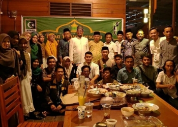 Alumni dan HMI sehimpunan mempererat tali silaturahmi di bulan Ramadan. (Arsyad/Bontangpost.id)