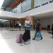 Kesibukan di Bandara APT Pranoto, Samarinda. Bandara ini dikonsep terintegrasi dengan mal dan hotel. (prokal)