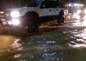 Hujan Tiga Jam, Rumah Warga Mulai Kebanjiran, Jalanan Tergenang