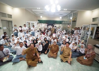 Pemkot Bagikan 38 Ribu Alat Tulis ke Pelajar