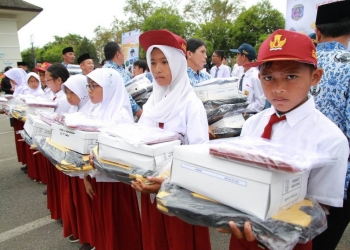 Hore, Bantuan Buku Tulis Didistribusikan Hari Ini