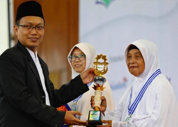 Nenek 80 Tahun Diwisuda sebagai Hafizah