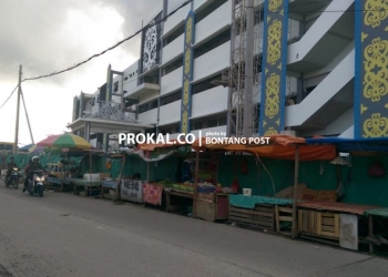 Peraturan Wali Kota Tumpul, Pedagang Masih Menjamur di Atas Trotoar dan Badan Jalan