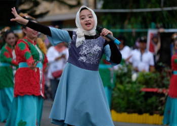Aqillah Rachil Zahrana Rustam saat tampil di Bontang City Carnival. (Rustam for Bontangpost.id)
