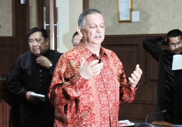 Mantan Dirut PLN Sofyan Basir usai menjalani dengan agenda putusan terdakwa di Pengadilan Tipikor, Jakarta, Senin (4/11/2019) lalu. (Dery Ridwansah/JawaPos.com)