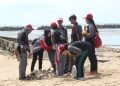 Obyek wisata Pulau Beras Basah penuh dengan sampah pengunjung di bagian tepi pantai. (Dok/KP)