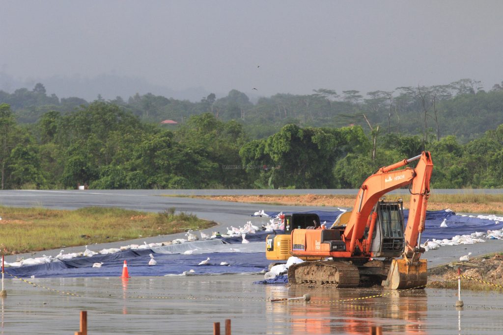 Bandara Aji Pangeran Tumenggung (APT) Samarinda ditutup selama 25 hari. Lapangan terbang itu ditutup sejak 20 November dan bakal dibuka pada 16 Desember. (prokal)