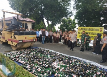 889 Botol Miras Ilegal Dimusnahkan