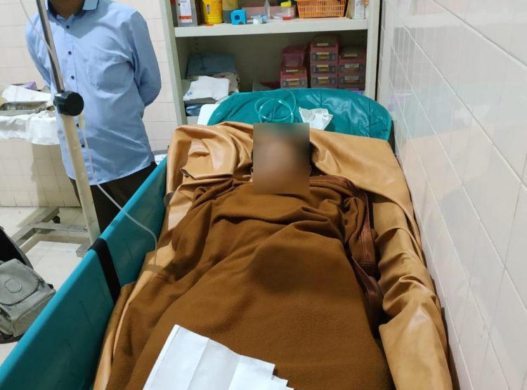 DA dirawat insentif usai digigit buaya, Senin (13/1/2020) di Loktuan. (Istimewa)