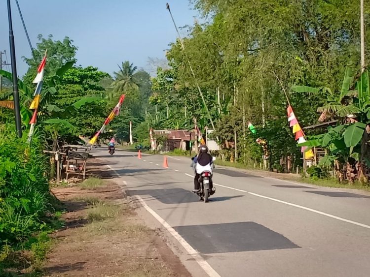 Jalan poros Samarinda Bontang. Jika tol Samarinda-Bontang jadi, dipastikan jarak antara kedua kota makin singkat. (prokal)
