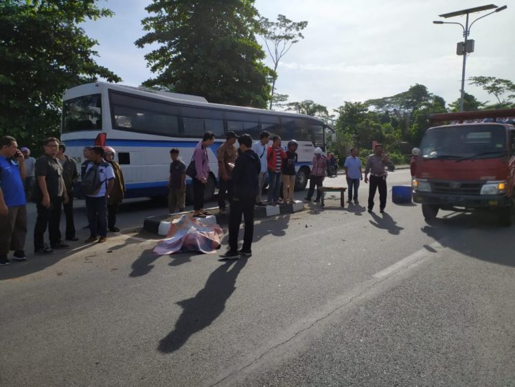 Kecelakaan lalu lintas menewaskan Dina Ridiani di Jalan Cipto Mangunkusumo, Jumat (10/1/2020) lalu. (Adiel Kundhara/KPG)