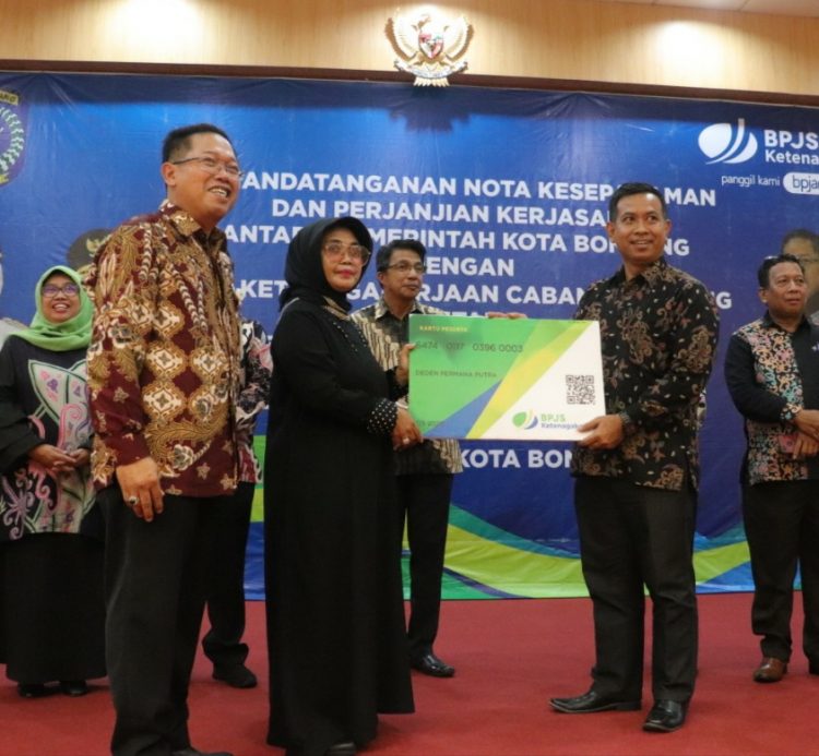 Pemkot Bontang bekerja sama dengan BPJAMSOTEK memberikan jaminan ke tenaga medis yang menangani Covid-19.