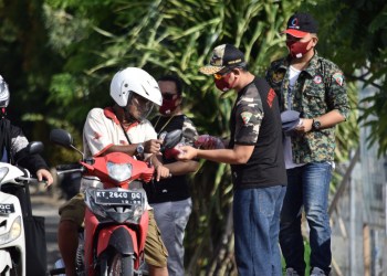 Badak LNG Gandeng LPADKT-KU, Sebar Ribuan Masker