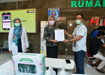 Pupuk Kaltim Salurkan APD bagi RSUD Taman Husada dan RS Amalia Bontang
