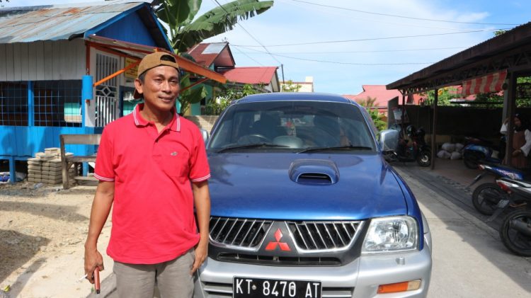 Bakhtiar Wakkang siap menukar mobilnya dengan ribuan masker N95 untuk memerangi virus korona. (Nasrullah/Bontangpost.id)