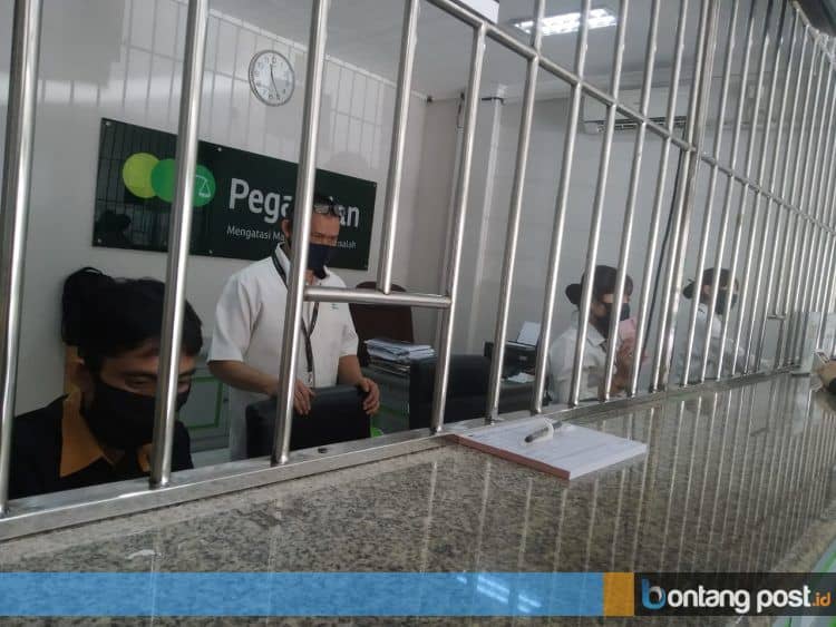 Meski pekerja dirumahkan dan PHK marak di Bontang selama pandemi ini, namun itu tidak berpengaruh pada peningkatan transaksi di Pegadaian Bontang. (Fitri/Bontangpost.id)