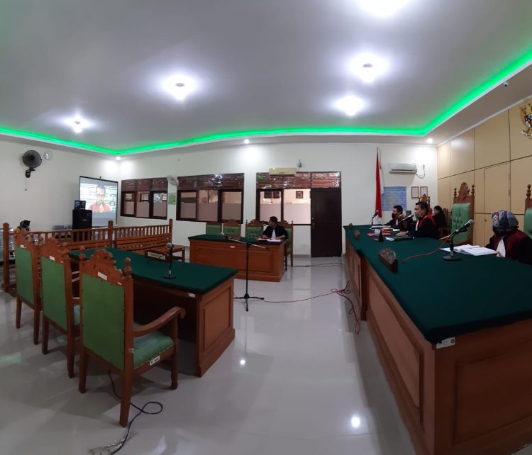 PN Bontang menggelar sidang secara daring mengantisipasi penyebaran covid-19. (Humas PN Bontang)